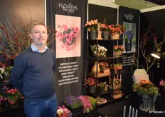 Lars met de bloemen van het merk ‘Flowers for you’ van Gartneriet Thoruplund